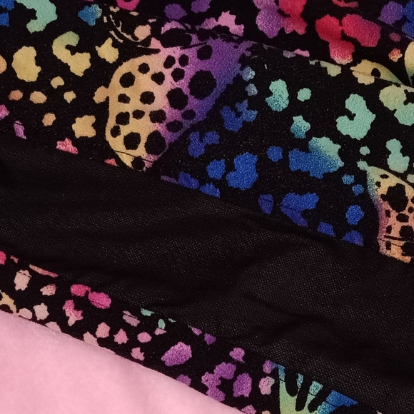 Butterfly Soft Knit Capri Length Leggings - Picture 3 of 3